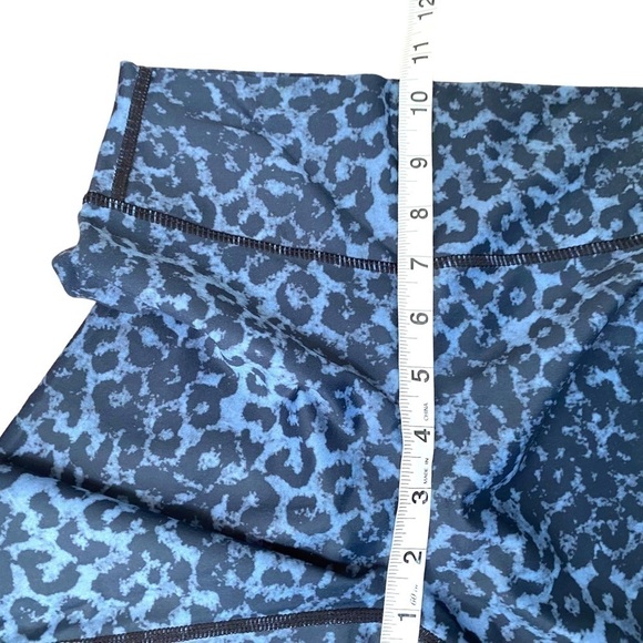 Zyia Stone Leopard Scrunchy Light and Luxe Leggings - Picture 10 of 11